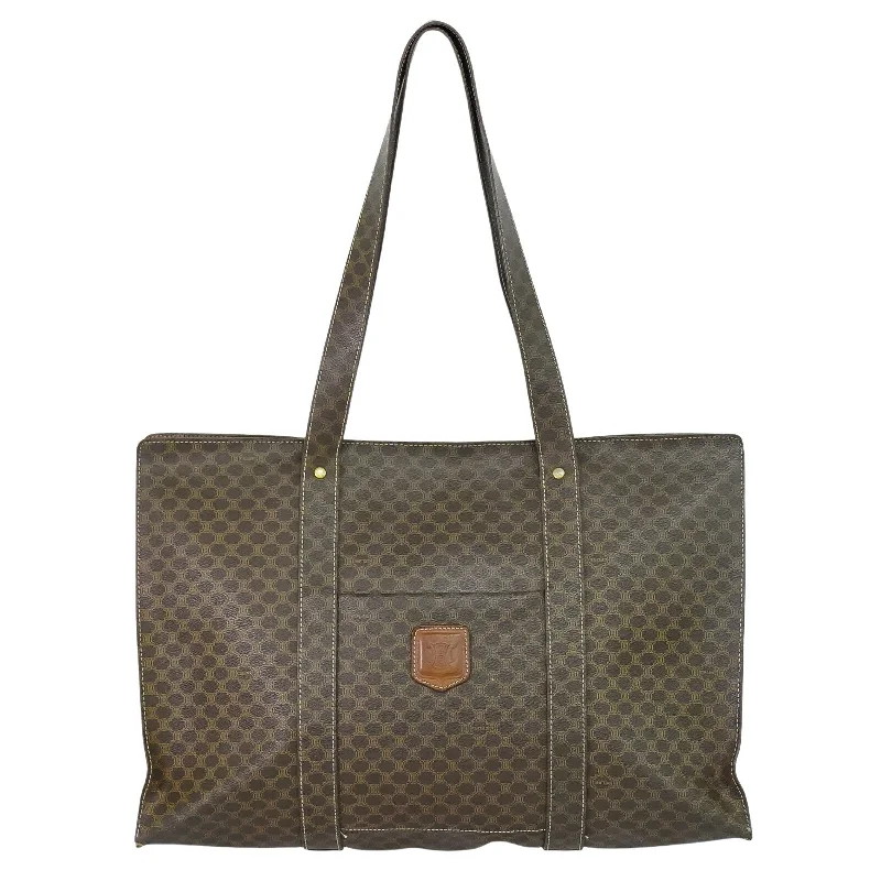 Shoulder bags with geometric patterns for modernity -Céline  Canvas Shoulder Bag (Pre-Owned)